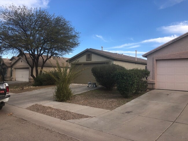 property at 4663 S Valley Rd