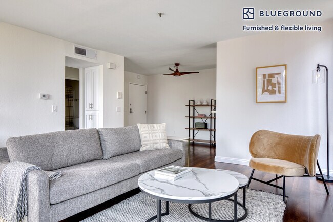 7275 Franklin Ave-Unit -FL2-ID509 in Los Angeles, CA - Building Photo - Building Photo