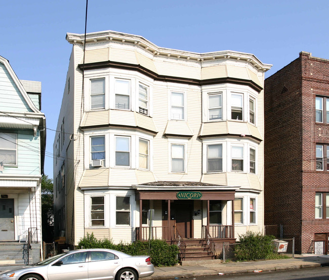 603-605 S 20th St in Irvington, NJ - Foto de edificio - Building Photo