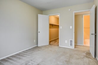 Chestnut Lake in Ypsilanti, MI - Building Photo - Building Photo