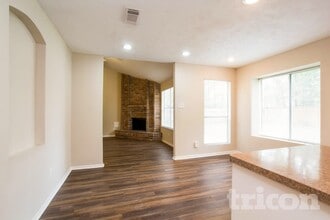 3623 Village Grove Dr in Humble, TX - Foto de edificio - Building Photo