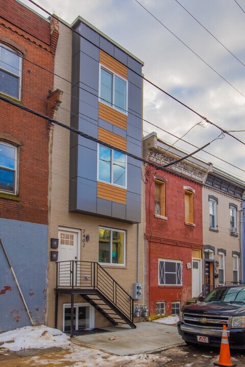 2402 W Jefferson St Photo