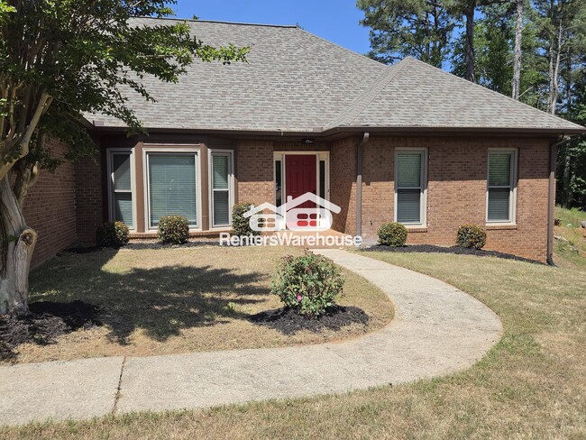 300 Saddle Creek Ln in Roswell, GA - Building Photo - Building Photo