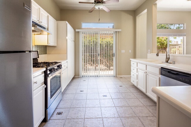 22 Alyson Pond Cir in Henderson, NV - Building Photo - Building Photo