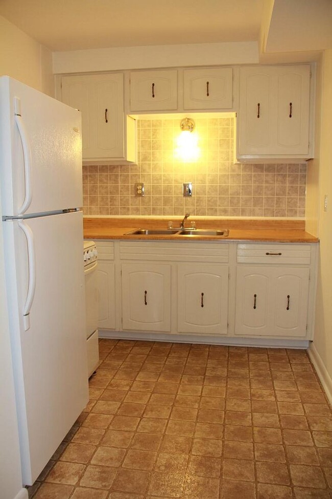 property at 6466 Farmdale Rd