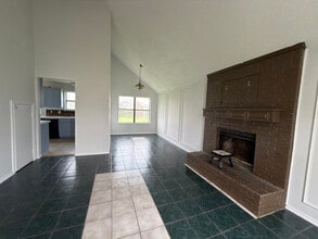 1207 Charles Dr in Alvarado, TX - Building Photo - Building Photo