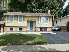 36 Inglewood Ct in Grimsby, ON - Building Photo