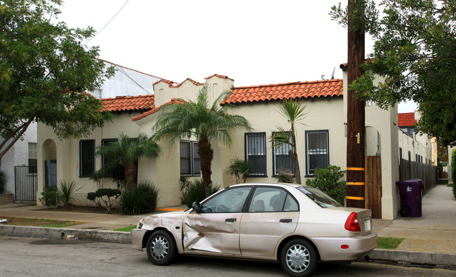 477-483 1/2 Dawson Ave in Long Beach, CA - Foto de edificio - Building Photo