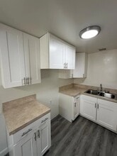New Orleans II in Hawthorne, CA - Building Photo - Interior Photo