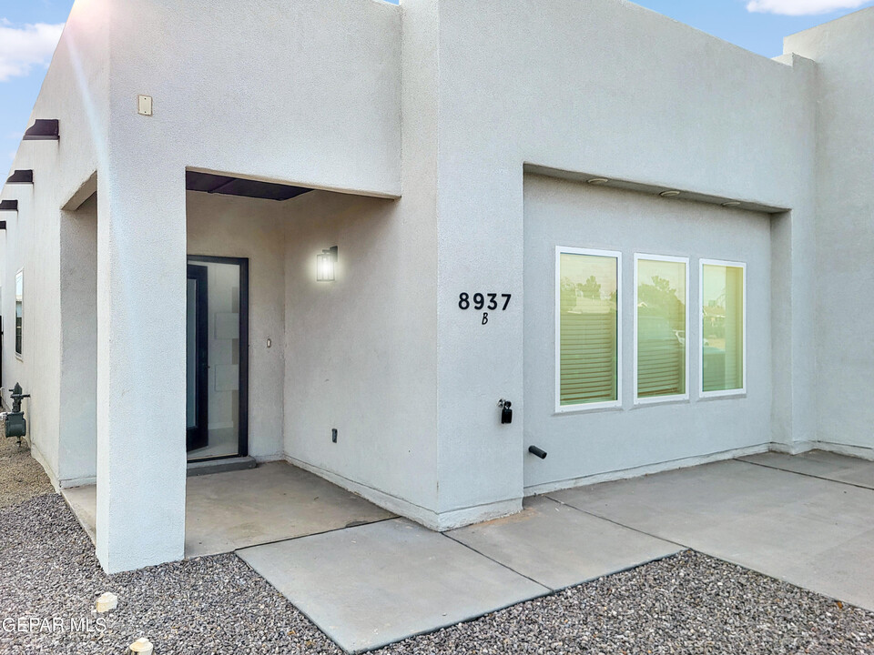 8937 Mt Rushmore Ln in El Paso, TX - Foto de edificio