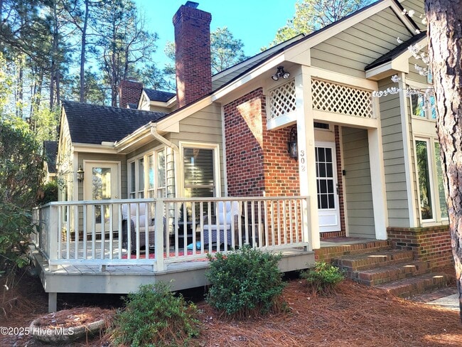 302 Hampton Dr in Pinehurst, NC - Building Photo - Building Photo