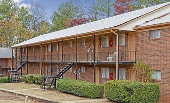 Shallowford Arms Apartments in Atlanta, GA - Building Photo