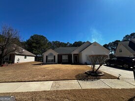 12012 Red Ivy Ln in Fayetteville, GA - Building Photo