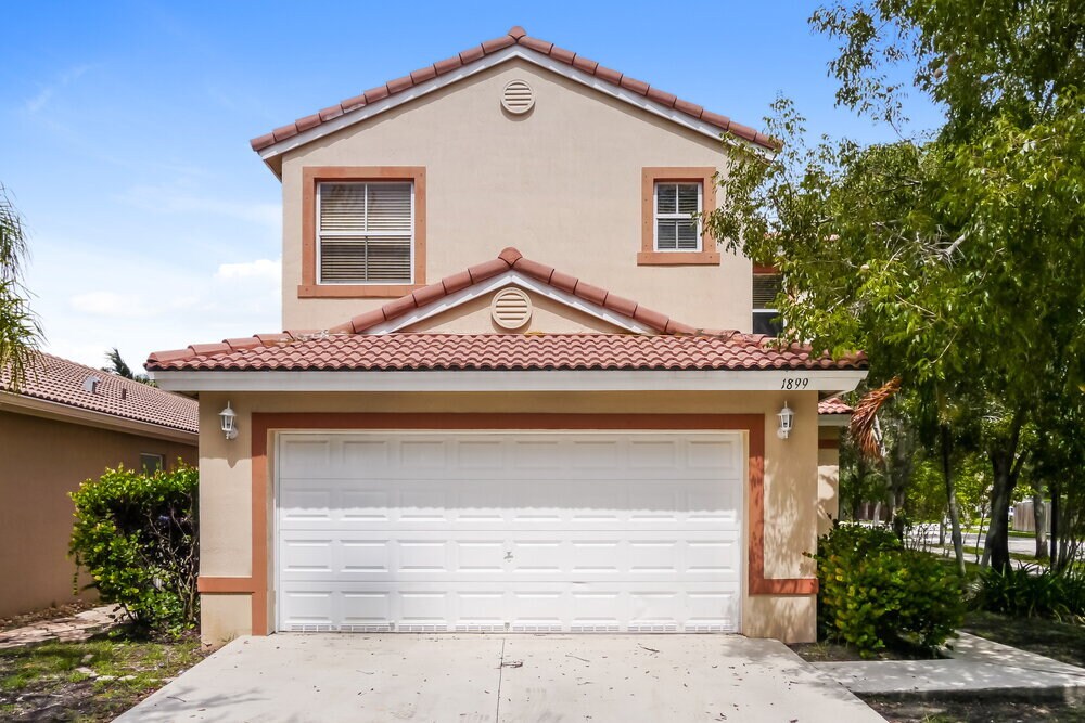 1899 SE 13th St in Homestead, FL - Building Photo