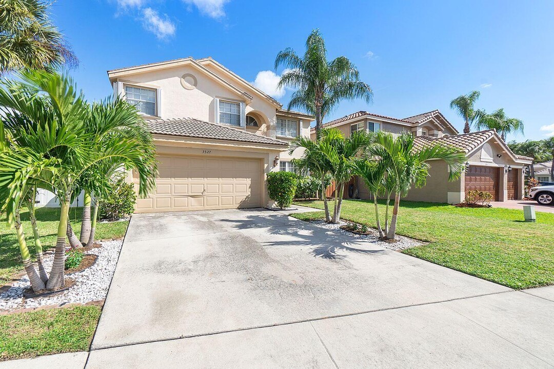 3527 Chesapeake Cir in Boynton Beach, FL - Building Photo