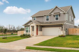 104 Boondoggle Rdg in Cedar Creek, TX - Building Photo - Building Photo