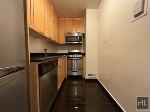 Fourth Avenue, Unit 3L in New York, NY - Building Photo - Building Photo