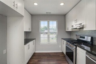 5060 Meadow Overlook Dr, Unit 103 in Cumming, GA - Foto de edificio - Building Photo