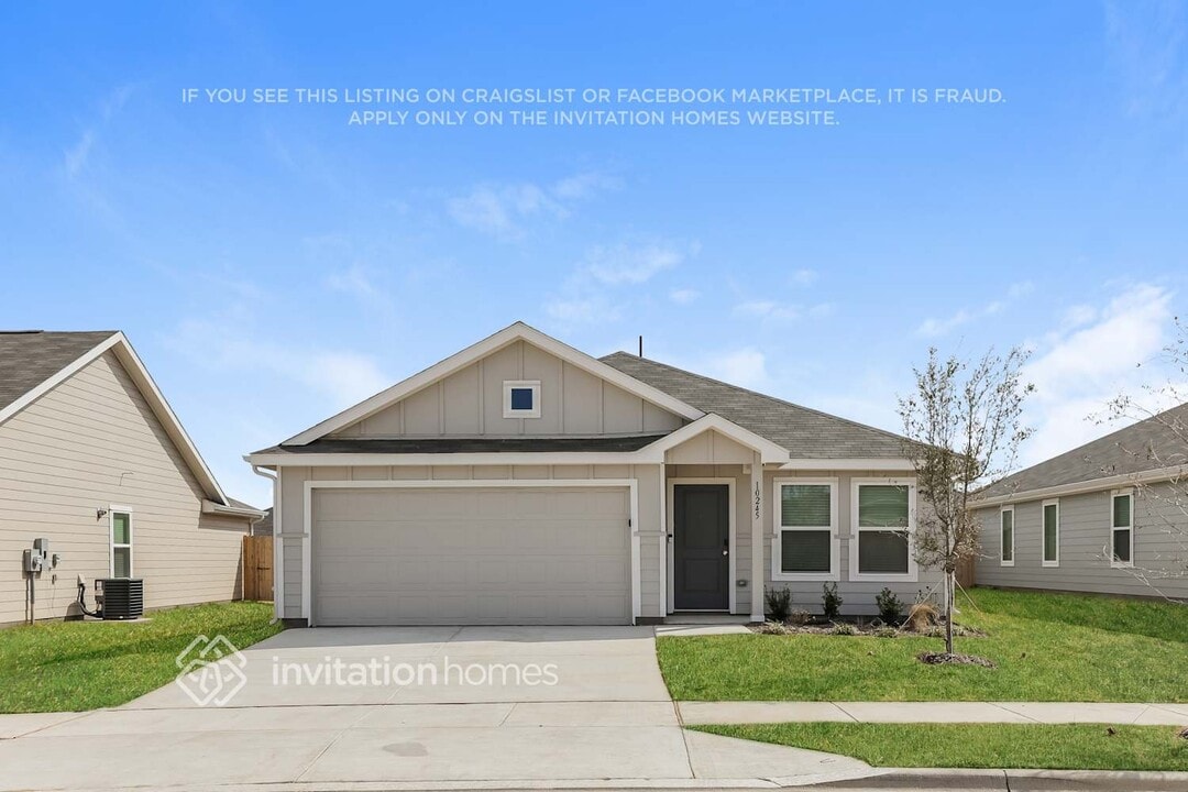 10245 Hackberry Spg Wy in Crowley, TX - Building Photo