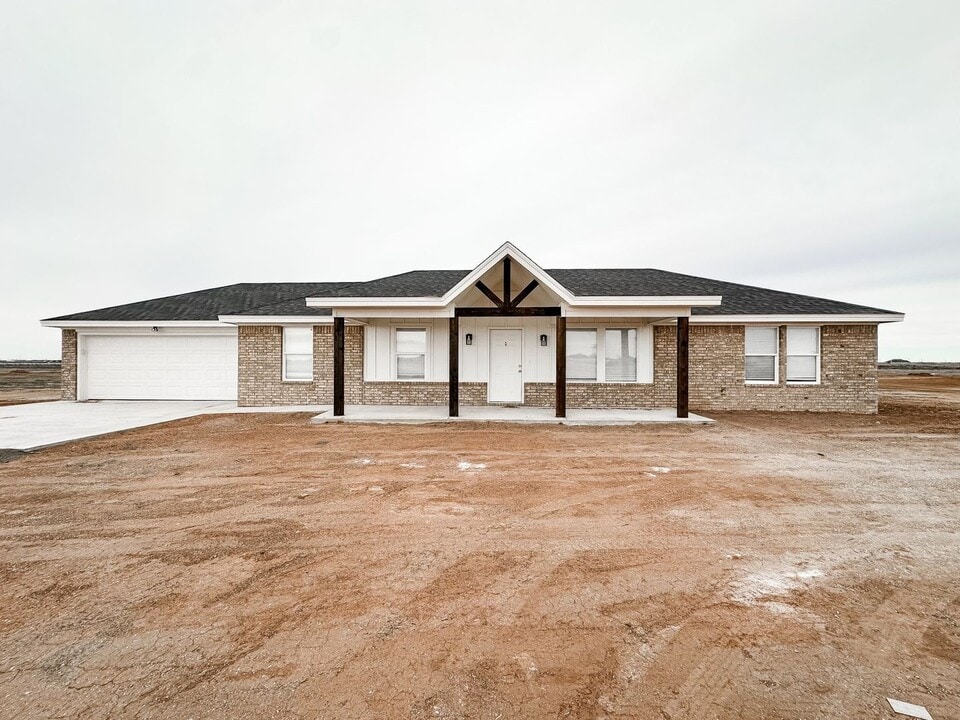 8707 N County Rd 3200 in Idalou, TX - Building Photo