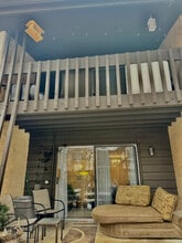6169 Knoll Wood Rd, Unit Apt 104 in Willowbrook, IL - Foto de edificio - Building Photo
