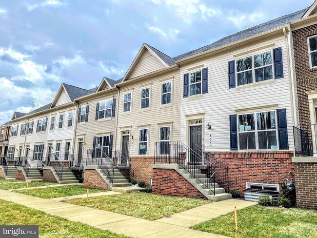 803 Weald Way in Clarksburg, MD - Building Photo - Building Photo