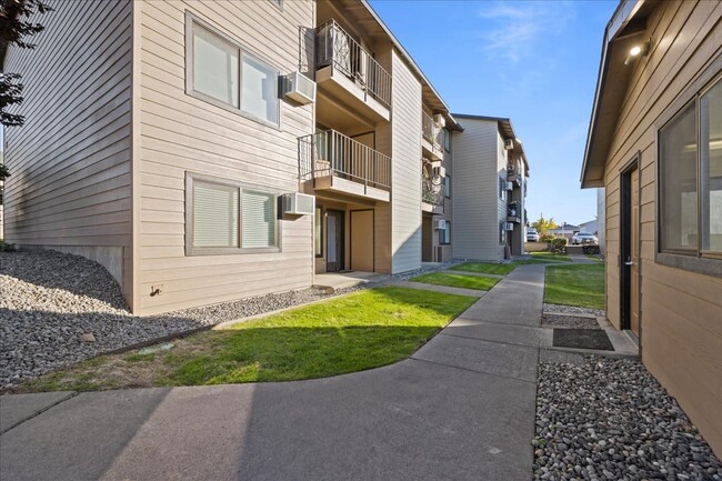 Village Apartments in Walla Walla, WA - Building Photo - Building Photo