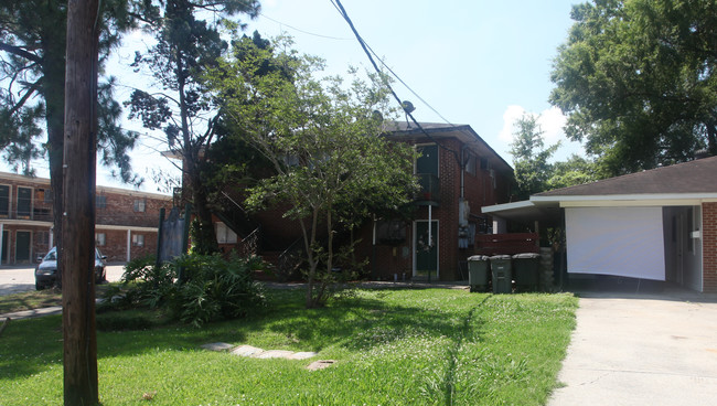 1215 W Chimes St in Baton Rouge, LA - Foto de edificio - Building Photo