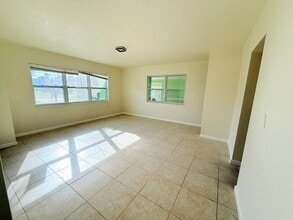 7000 Hibiscus Ave S, Unit 2 in South Pasadena, FL - Building Photo - Building Photo