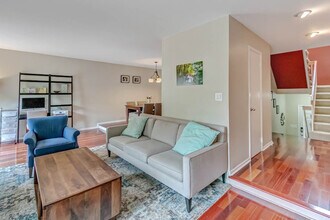 2883 Sutton Oaks Ln in Vienna, VA - Building Photo - Building Photo