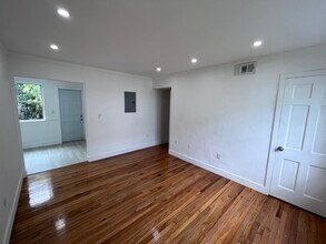 15 Sidonia Ave, Unit 4 in Coral Gables, FL - Building Photo - Building Photo