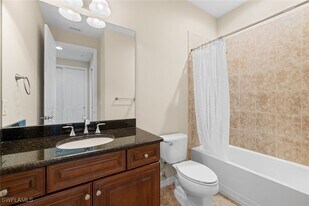 9050 Capistrano St N in Naples, FL - Building Photo