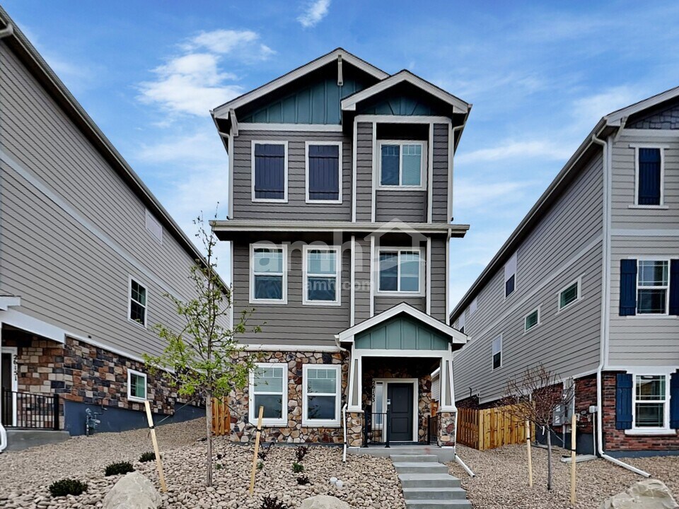 26153 E Calhoun Pl in Aurora, CO - Building Photo