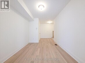 3328 Azam Wy in Oakville, ON - Building Photo - Building Photo