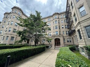 27 Park Dr in Boston, MA - Building Photo - Building Photo
