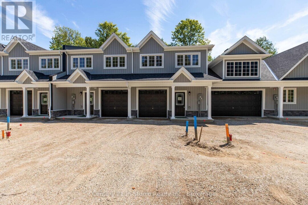65 Division St in South Bruce Peninsula, ON - Building Photo