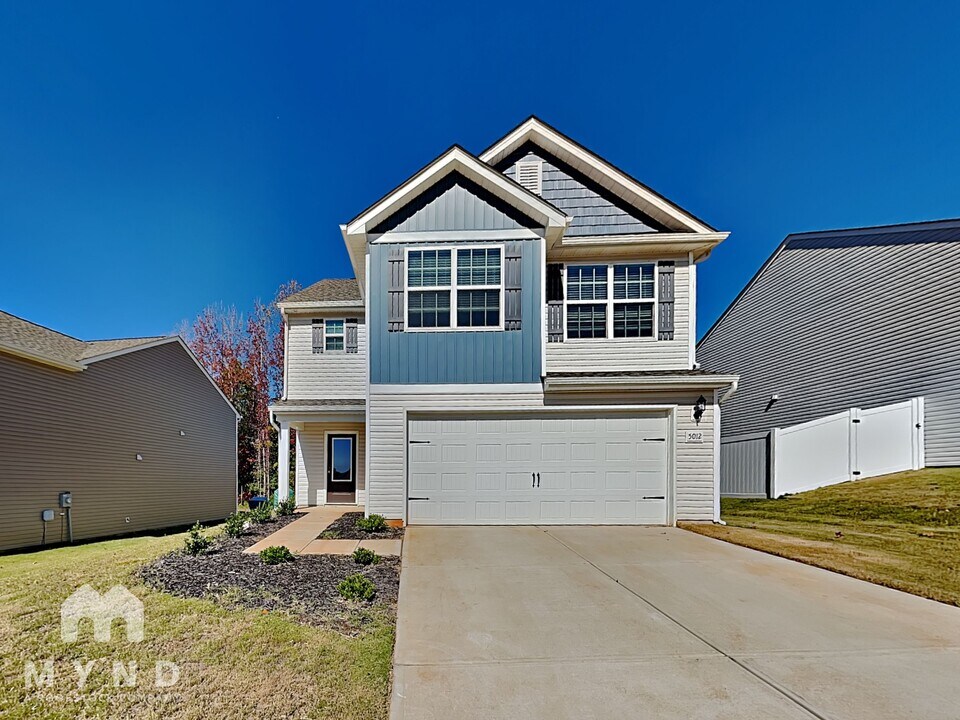 5012 Golden Flyer Ln in Charlotte, NC - Building Photo