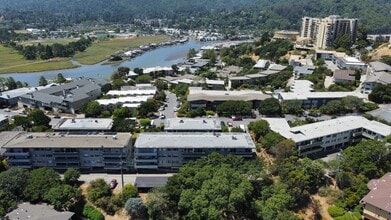 320 Vía Casitas in Kentfield, CA - Building Photo - Building Photo