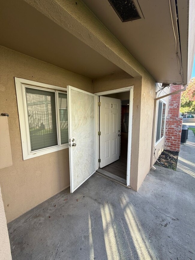 5619 42nd St in Sacramento, CA - Building Photo - Building Photo