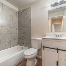 4407 San Roberto Ave, Unit 4 in Anchorage, AK - Foto de edificio - Building Photo