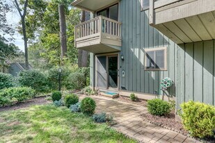 18 Village Rd in Southington, CT - Building Photo