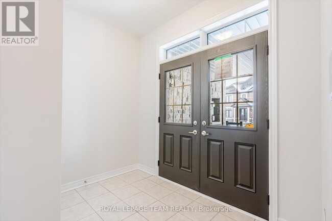 96 Grassbank Rd in Brampton, ON - Building Photo - Building Photo