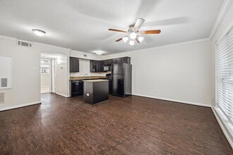 300 Pecore St in Houston, TX - Building Photo - Building Photo