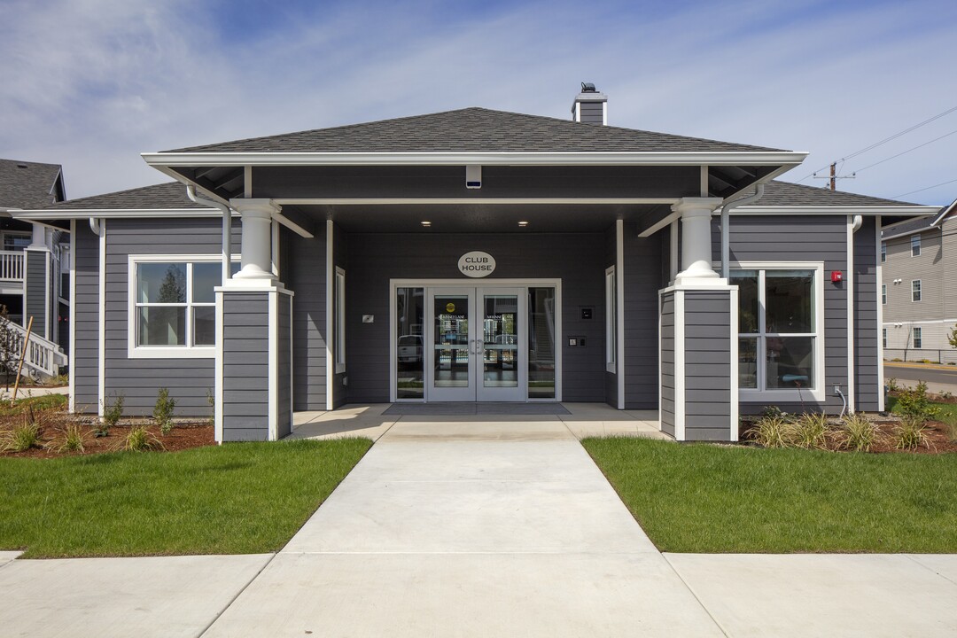 McKinney Lane Apartments in Lebanon, OR - Building Photo