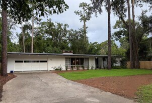 813 NW 22nd St in Gainesville, FL - Building Photo