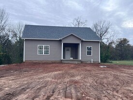 104 Ward Way in Auburn, KY - Building Photo