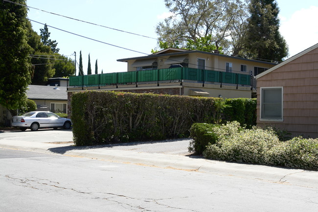 933 Florence Ln in Menlo Park, CA - Foto de edificio - Building Photo