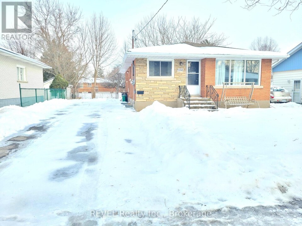 558 Bunting Rd in St Catharines, ON - Building Photo
