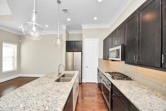 8306 Hillendahl Blvd in Houston, TX - Building Photo - Building Photo