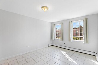 221 Angelique St in Weehawken, NJ - Building Photo - Building Photo